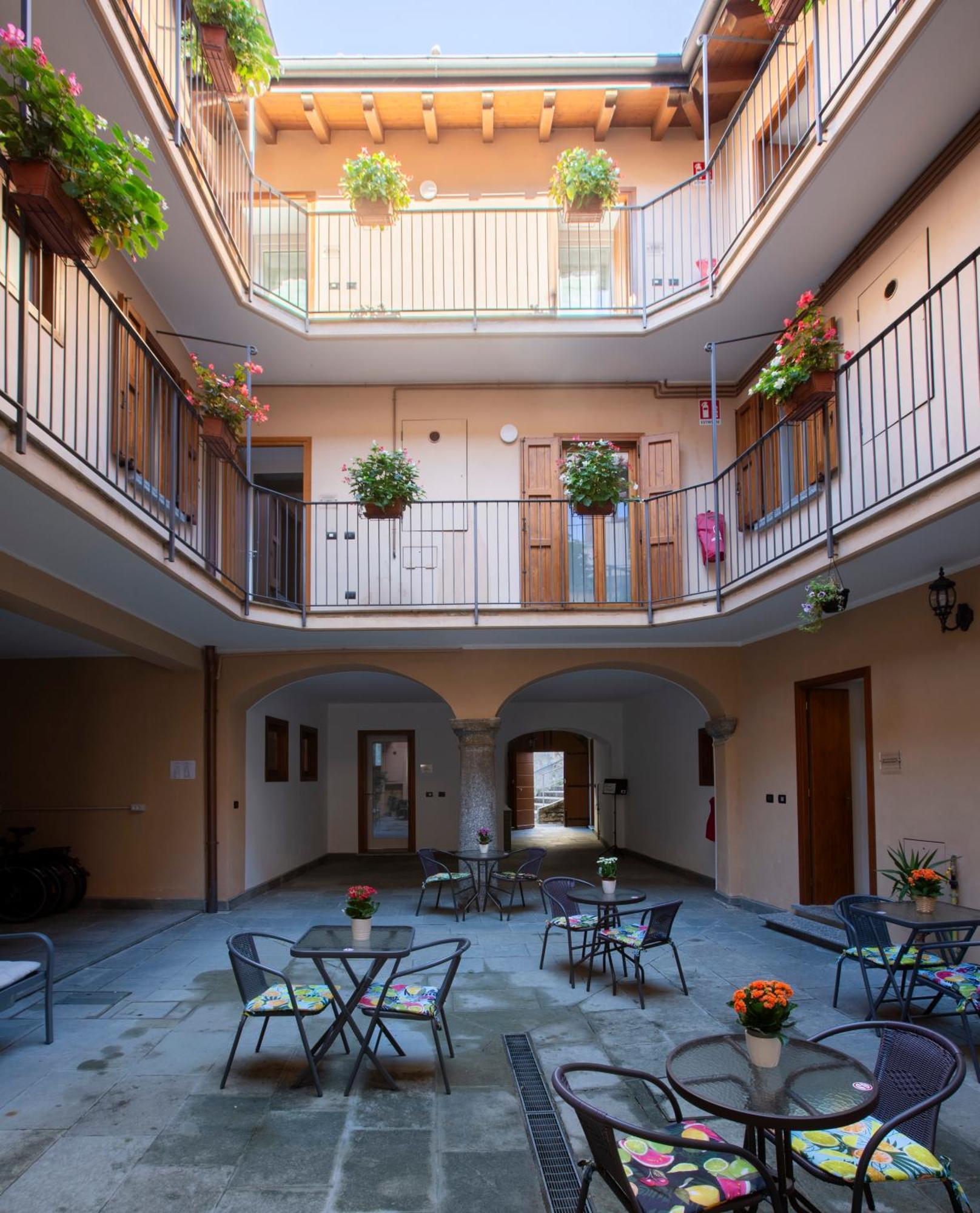 La Casa Del Sarto - Rooms And Apartments Лекко Экстерьер фото